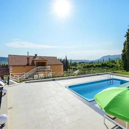 Aniva 4* Pridvorje