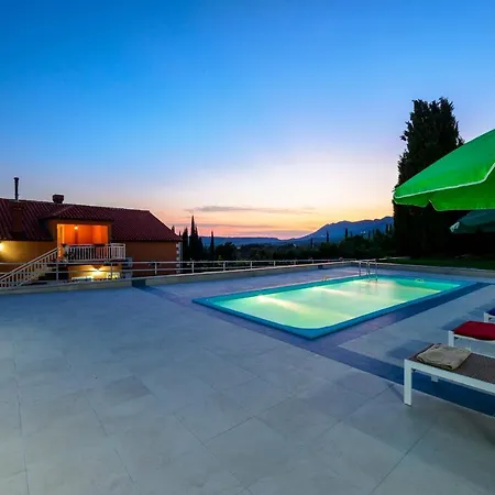 Aniva Hotell 4*