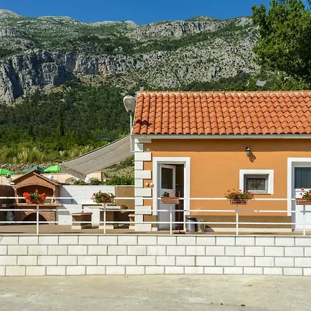 Ξενοδοχείο Aniva 4*
